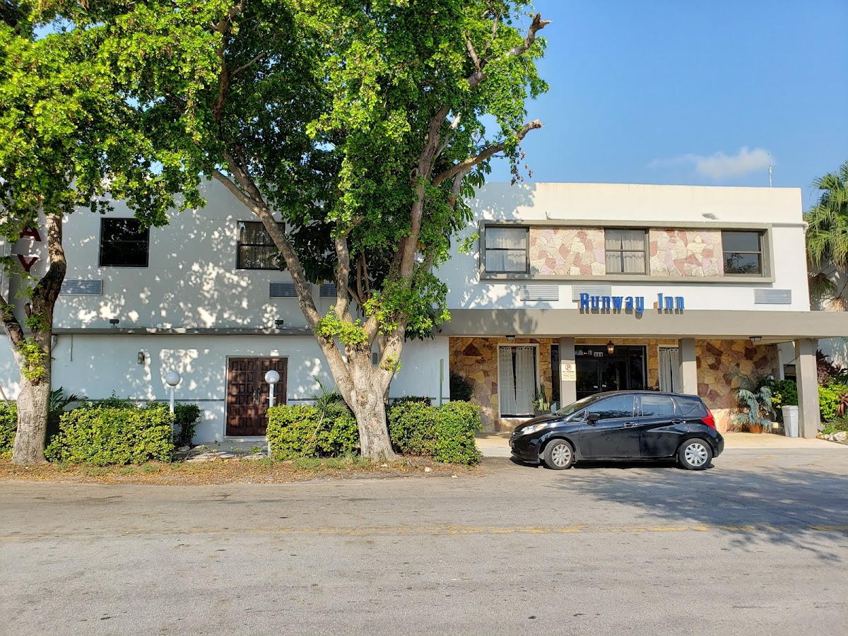 Runway Inn Miami Airport Hotel